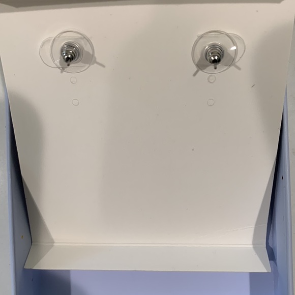 Nia Earrings - Picture 3 of 5